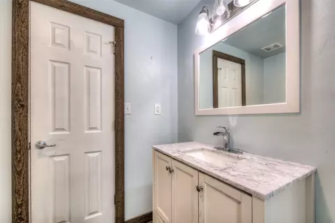 Bath - 514 S 7th St, Hamilton, MT 59840 photo 5 of 6