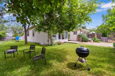 Exterior - 102 Geneva Ave, Hamilton, MT 59840 photo 7 of 11
