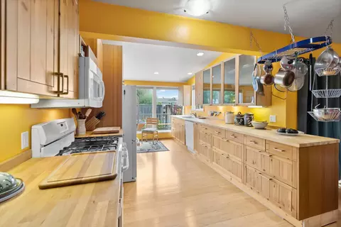 Kitchen - 102 Geneva Ave, Hamilton, MT 59840 photo 2 of 2