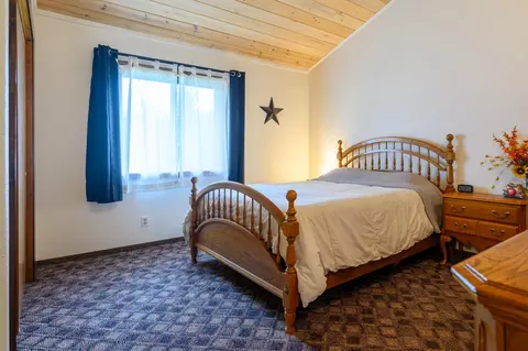 Bedroom - 700 Pomeroy Trl, Eureka, MT 59917 photo 3 of 4