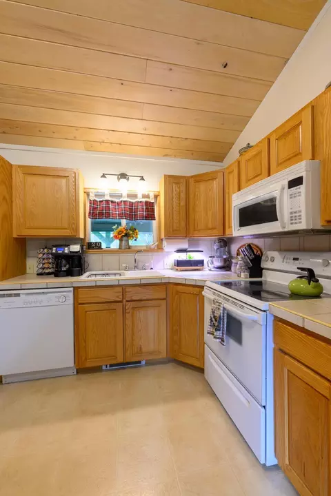 Kitchen - 700 Pomeroy Trl, Eureka, MT 59917 photo 3 of 5