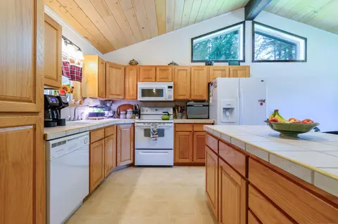 Kitchen - 700 Pomeroy Trl, Eureka, MT 59917 photo 2 of 5