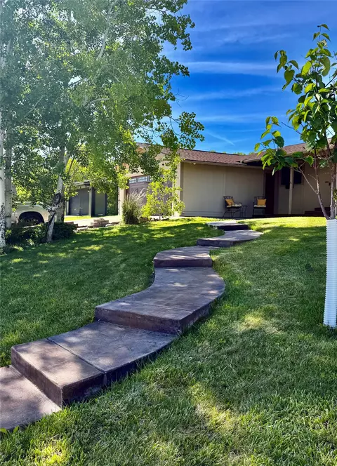 1221 Park Garden Rd, Great Falls, MT 59404