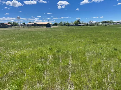 820 Teton Ave, Valier, MT 59486
