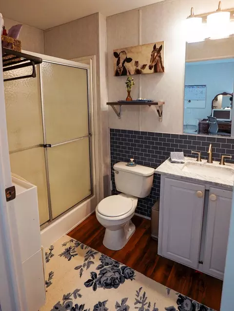 Bath - 558 Bald Rock Rd, Kalispell, MT 59901 photo 1 of 3