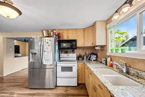 Kitchen - 599 Dome Mountain Ave, Libby, MT 59923 photo 3 of 4