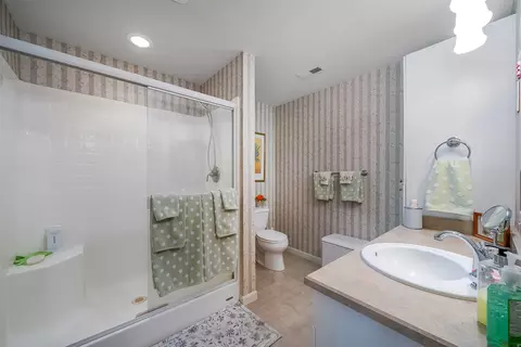 Bath - 207 Eagle Dr, Polson, MT 59860 photo 4 of 5