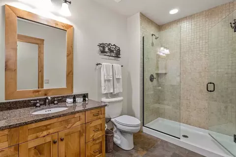 Bath - 105 Oliver Ln #11, Bigfork, MT 59911 photo 3 of 3