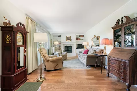 Living - 907 Birch St, Helena, MT 59601 photo 2 of 3