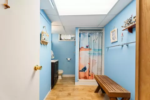 Bath - 907 Birch St, Helena, MT 59601 photo 2 of 2