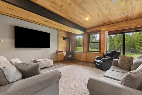 Living - 302 Aspen Glen Rd, Eureka, MT 59917 photo 6 of 8