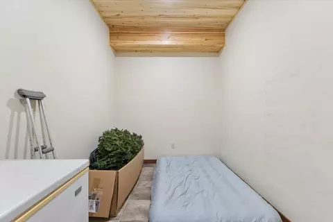 Bedroom - 302 Aspen Glen Rd, Eureka, MT 59917 photo 10 of 14