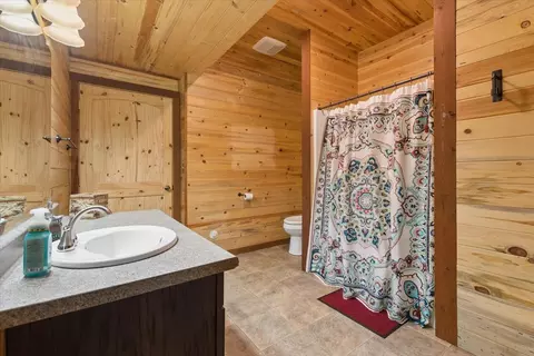 Bath - 302 Aspen Glen Rd, Eureka, MT 59917 photo 4 of 5