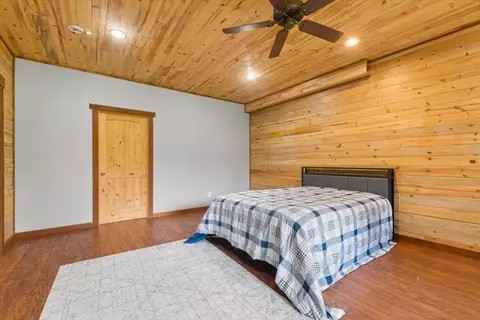 Bedroom - 302 Aspen Glen Rd, Eureka, MT 59917 photo 9 of 14