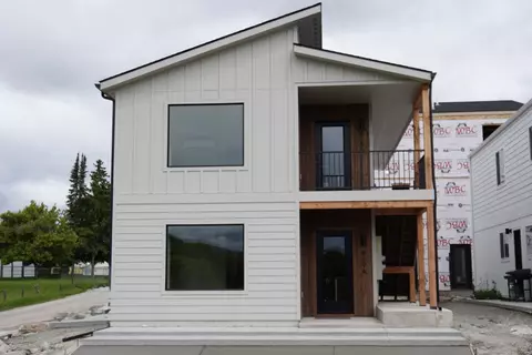 869 9th St W, Kalispell, MT 59901