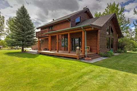 927 Little Deer Trl, Hamilton, MT 59840