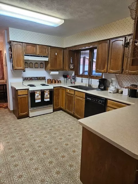 Kitchen - 250 Sunnyside Dr, Libby, MT 59923 photo 4 of 7