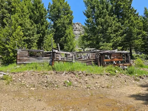 Crow Bar Indian Creek Road, Townsend, MT 59644