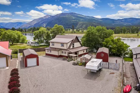 317 E Stanton St, Plains, MT 59859