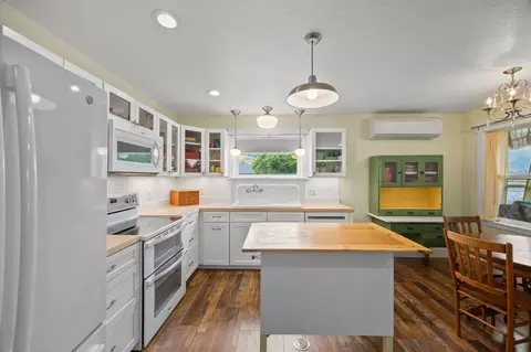 Kitchen - 317 E Stanton St, Plains, MT 59859 photo 3 of 3
