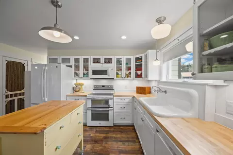 Kitchen - 317 E Stanton St, Plains, MT 59859 photo 2 of 3