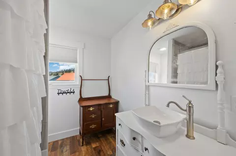 Bath - 317 E Stanton St, Plains, MT 59859 photo 4 of 5