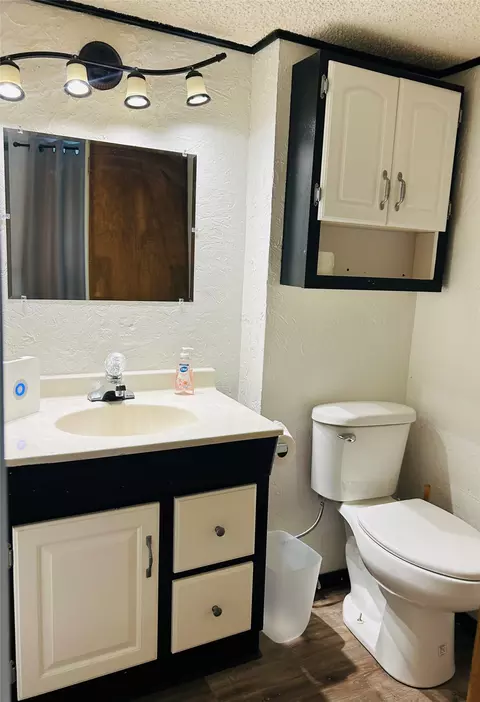 Bath - 617 21st St NE, Black Eagle, MT 59414 photo 3 of 6