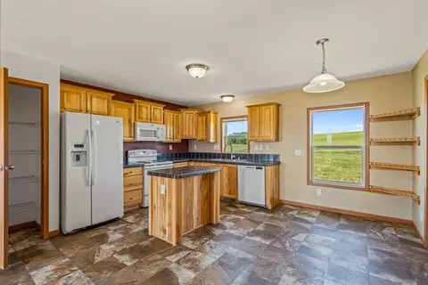 Kitchen - 15 Laptop Loop, Roberts, MT 59070 photo 2 of 2