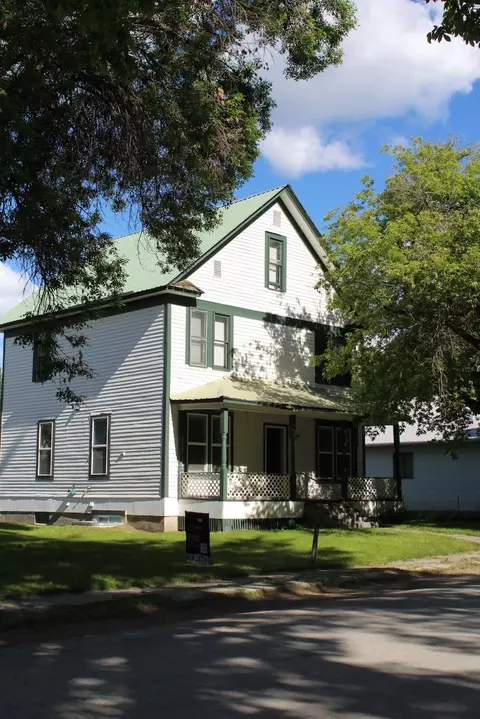 506 1st Ave E #ABC, Eureka, MT 59917