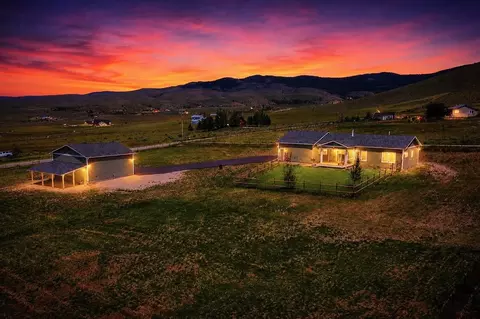 975 Corvallis Hills Dr, Corvallis, MT 59828