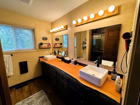 Bath - 900 Riverside Rd, Kalispell, MT 59901 photo 2 of 4