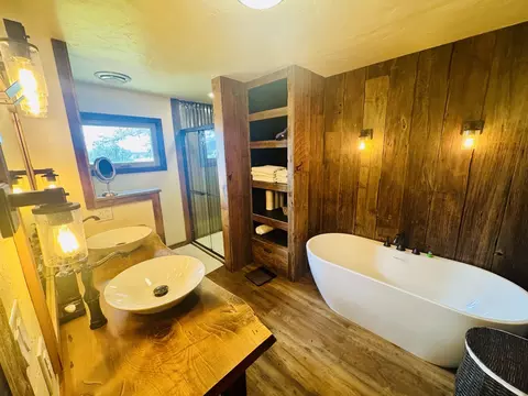 Bath - 900 Riverside Rd, Kalispell, MT 59901 photo 1 of 4