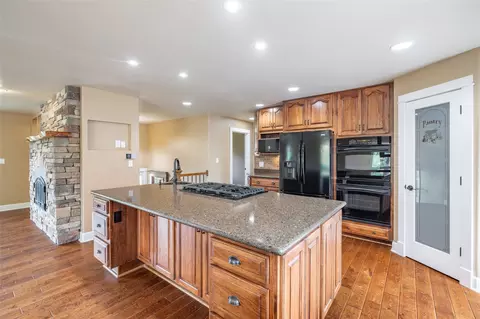 Kitchen - 13 Big Dipper Dr, Clancy, MT 59634 photo 6 of 9