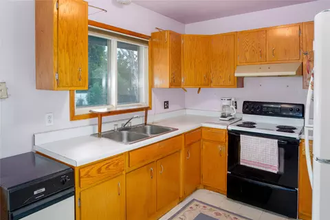 Kitchen - 33 Avenue B, Libby, MT 59923 photo 2 of 2