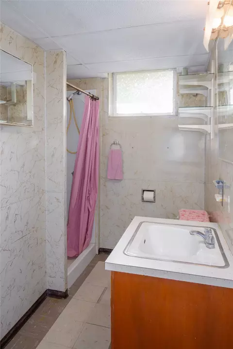 Bath - 33 Avenue B, Libby, MT 59923 photo 2 of 2