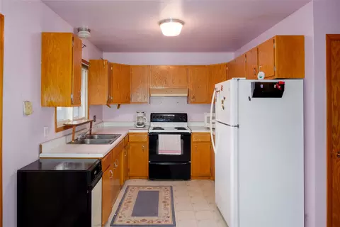 Kitchen - 33 Avenue B, Libby, MT 59923 photo 1 of 2