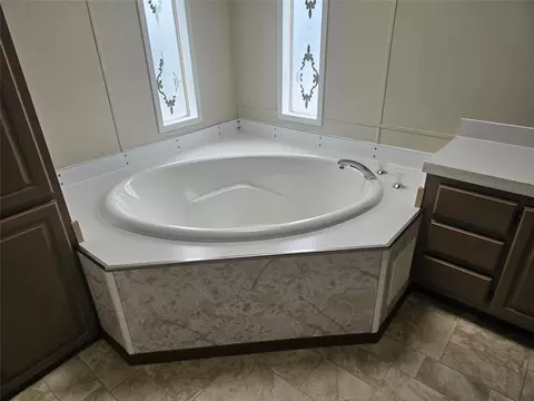 Bath - 1801 Butte Ave, Black Eagle, MT 59414 photo 2 of 3