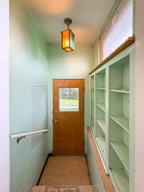 Entry Way - 114 22nd St, Black Eagle, MT 59414 photo 5 of 8