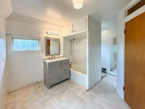 Bath - 114 22nd St, Black Eagle, MT 59414 photo 6 of 6