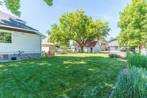 Exterior - 540 Pine Ave, Whitefish, MT 59937 photo 7 of 16