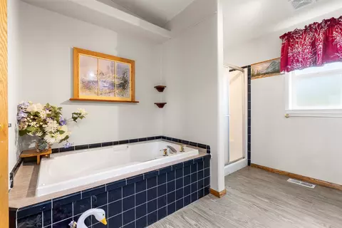 Bath - 81 Yellowstone Trl, Whitehall, MT 59759 photo 2 of 3
