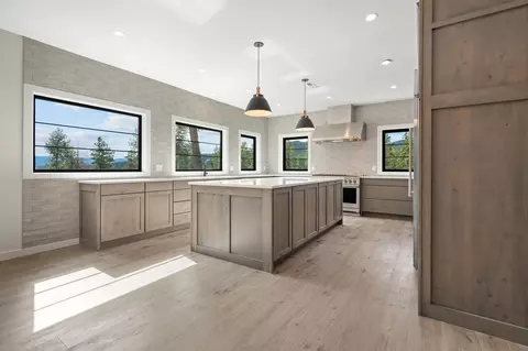 Kitchen - 166 Blacktail Loop, Lakeside, MT 59922 photo 2 of 5