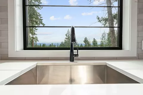 Kitchen - 166 Blacktail Loop, Lakeside, MT 59922 photo 4 of 5