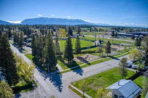 1049 E 2nd St, Whitefish, MT 59937