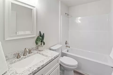 Bath - 303 Waterleaf Ln, Kalispell, MT 59901 photo 3 of 3