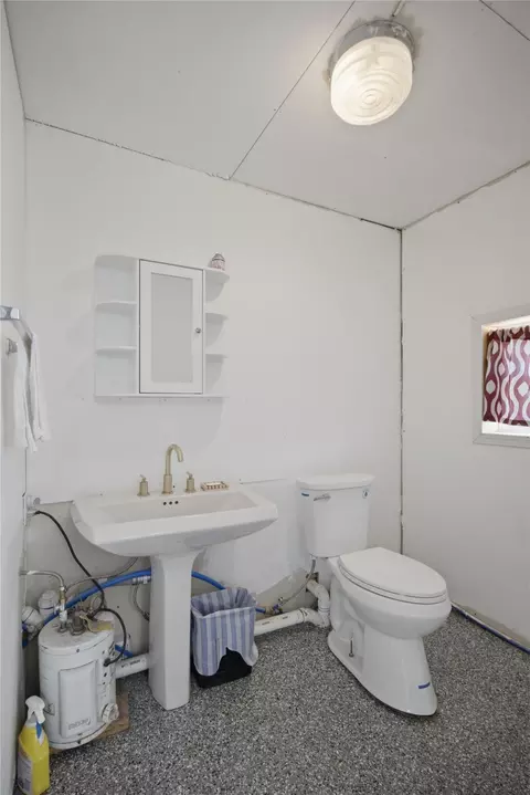 Bath - 116 Mountain View Dr, Victor, MT 59875 photo 4 of 4