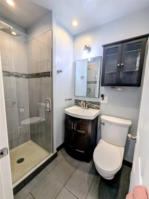 Bath - 1321 8th Ave E, Kalispell, MT 59901 photo 3 of 4