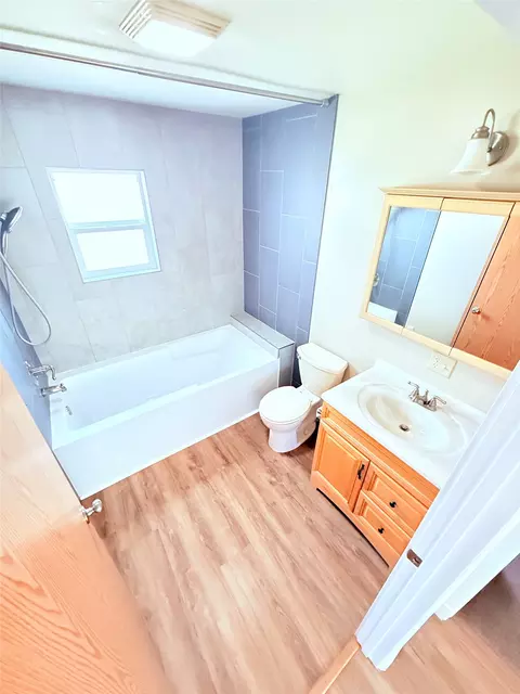 Bath - 608 1st St, Hingham, MT 59528 photo 1 of 1