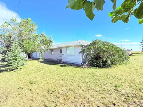 Exterior - 608 1st St, Hingham, MT 59528 photo 3 of 5