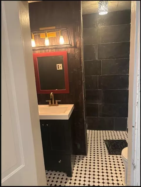 Bath - 524 E 6th Ave, Helena, MT 59601 photo 2 of 2